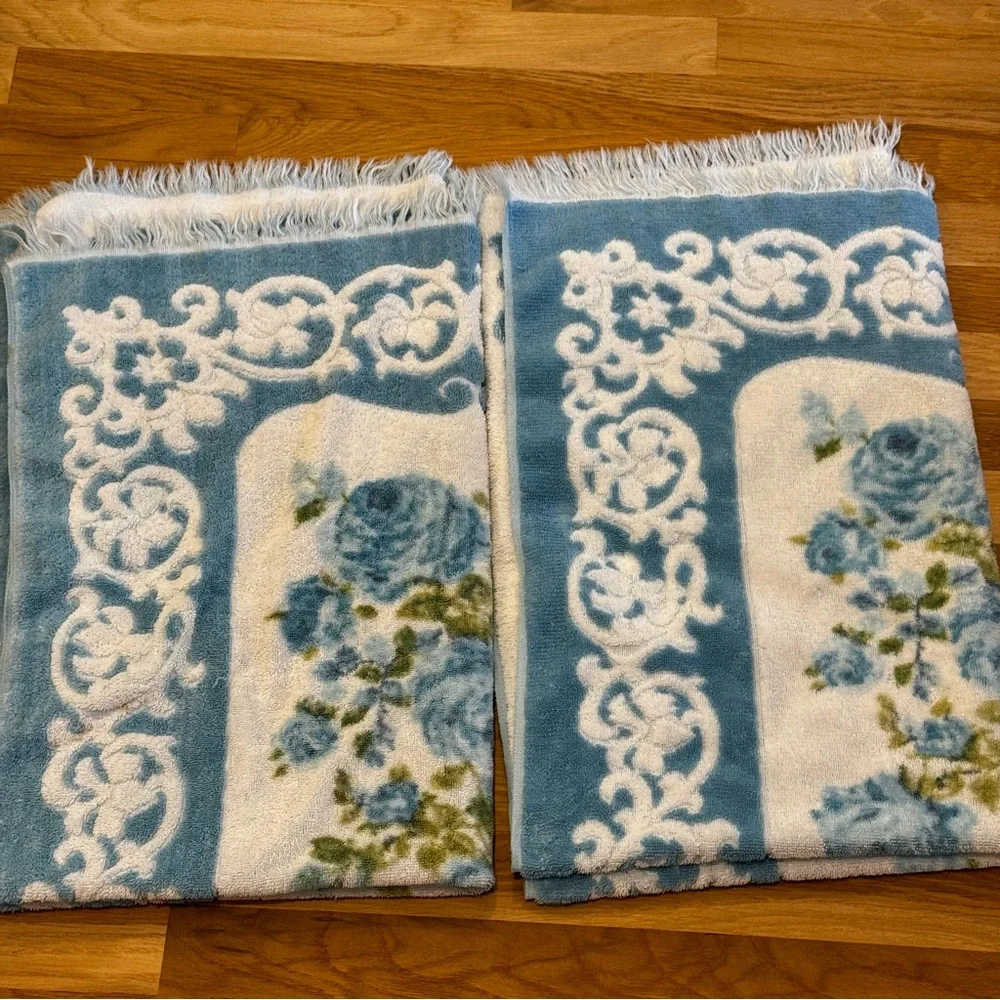 2/ VINTAGE 60'S TOWEL BLUE FLORAL DESIGN WITH FRINGE / COTTON
